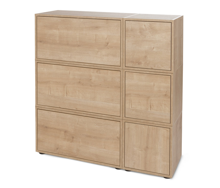 Sechs Regalmodule »Flemming« in Eichendekor, drei mit Klappe und drei mit Tür, rechteckig angeordnet.