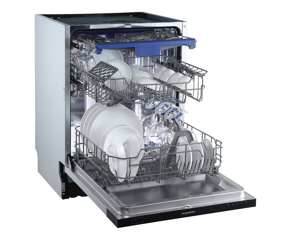 Offener, vollintegrierter Respekta®-Geschirrspüler mit zwei Regalen voller weißer Teller und Gläser.