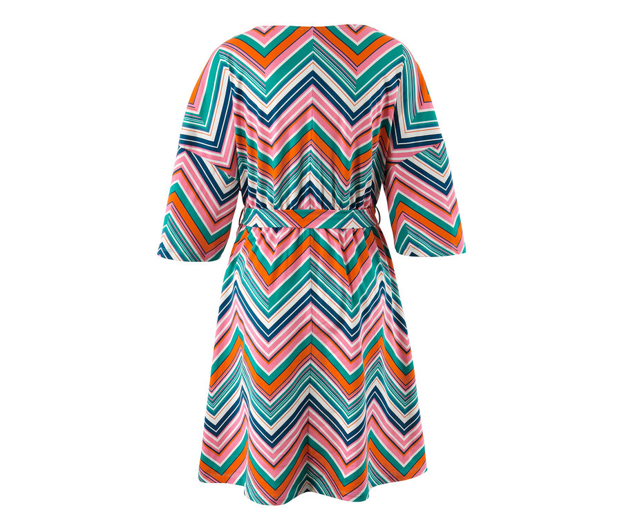 Rückansicht eines bedruckten Jerseykleids mit Zickzackstreifen in Grün, Rosa, Orange, Weiß und Dunkelblau.