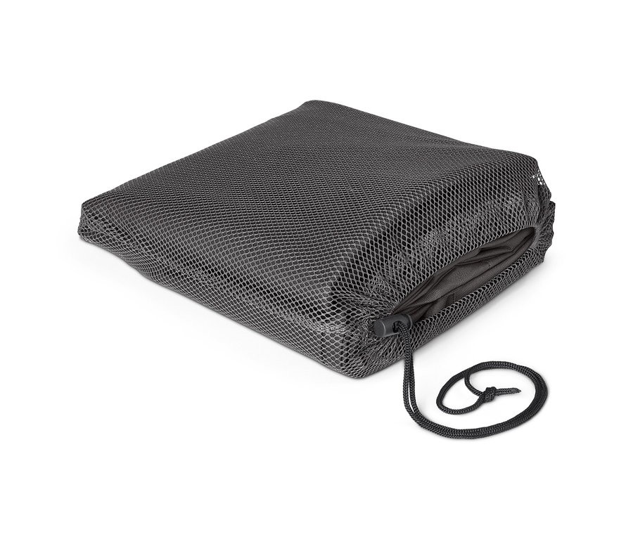 Eine schwarze XXL-Aufbewahrungstasche mit Kordelzug liegt auf einem weißen Hintergrund.