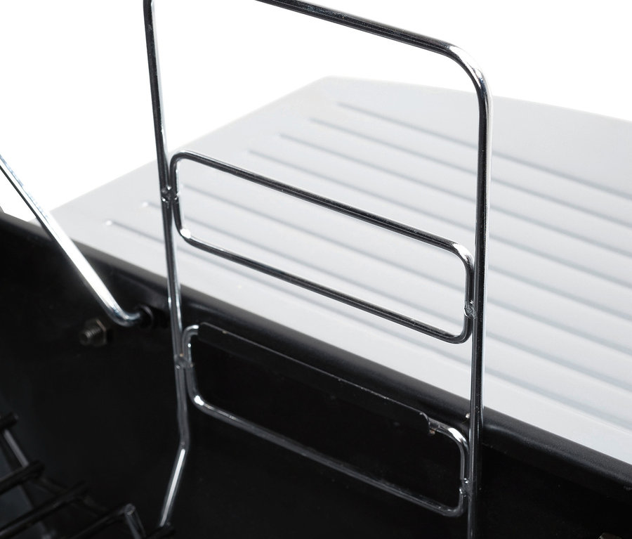 Detailansicht in das Innere des Landmann Holzkohlegrills "Black Taurus 660" mit Grillrost.