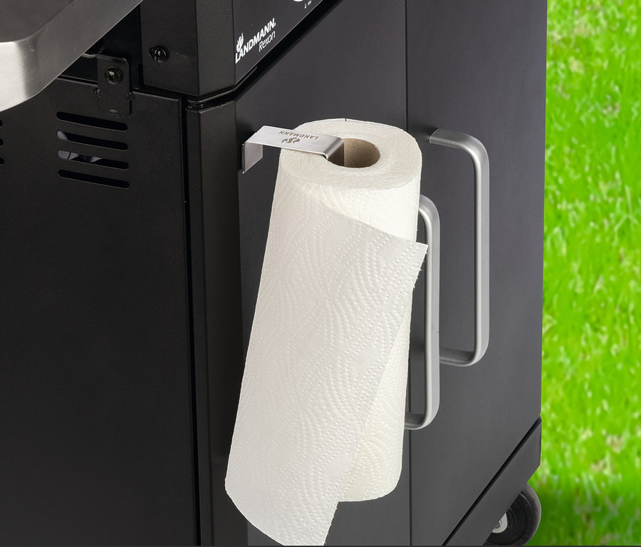 Eine Rolle Papier hängt an einem magnetischen Landmann Zubehör, das an der Seite eines schwarzen Grills befestigt ist.