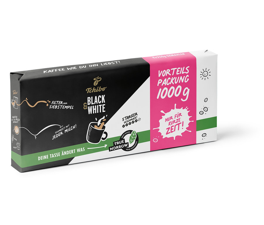 Eine Packung BLACK & WHITE - 1 kg gemahlener Kaffee.