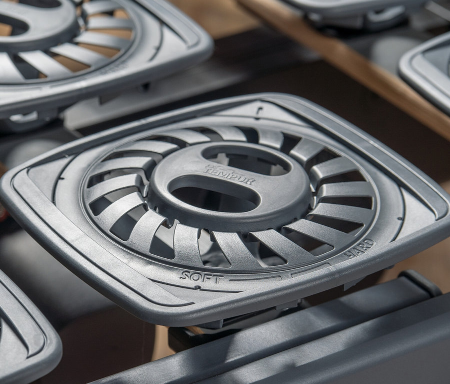 Detailansicht eines grauen, elektrisch verstellbaren TEMPUR® Systemrahmen Lattenrosts »Premium Flex 3000«.