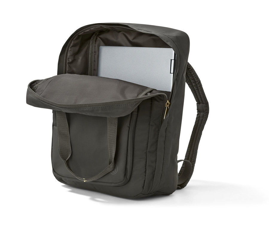 Geöffneter Sport-Rucksack mit Laptop im Inneren.
