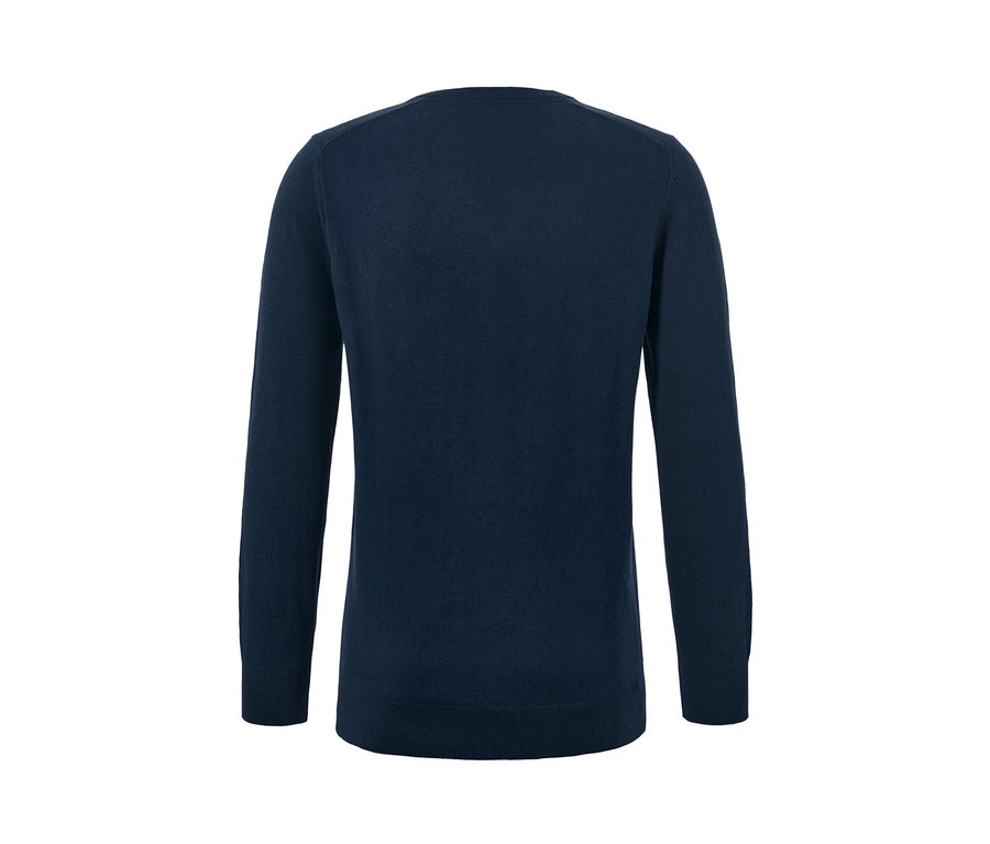 Navyfarbener Pullover mit V-Ausschnitt.