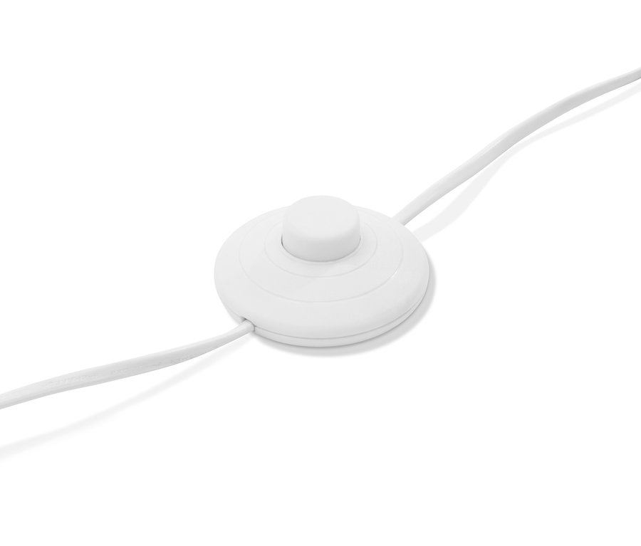 Detailansicht des weißen Fußschalters der Stehleuchte aus Metall, gelb.