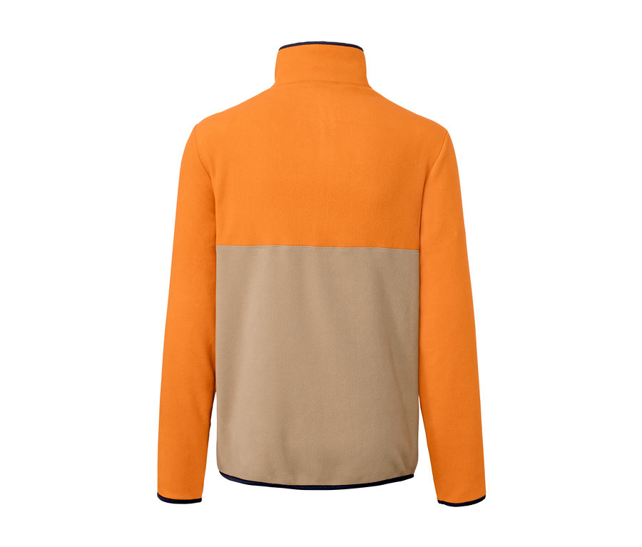 Orange-beiger Fleecepullover.