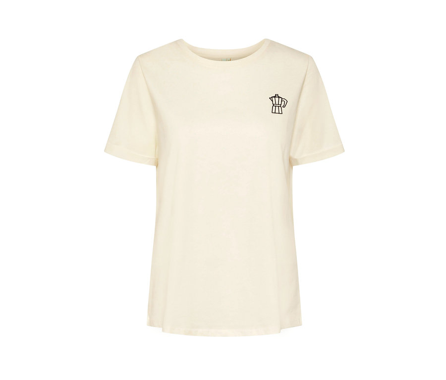 Cremefarbenes T-Shirt mit kurzen Ärmeln und einer schwarzen Zeichnung einer Mokkakanne oben links. T-Shirt »roasted.« mit Stickerei