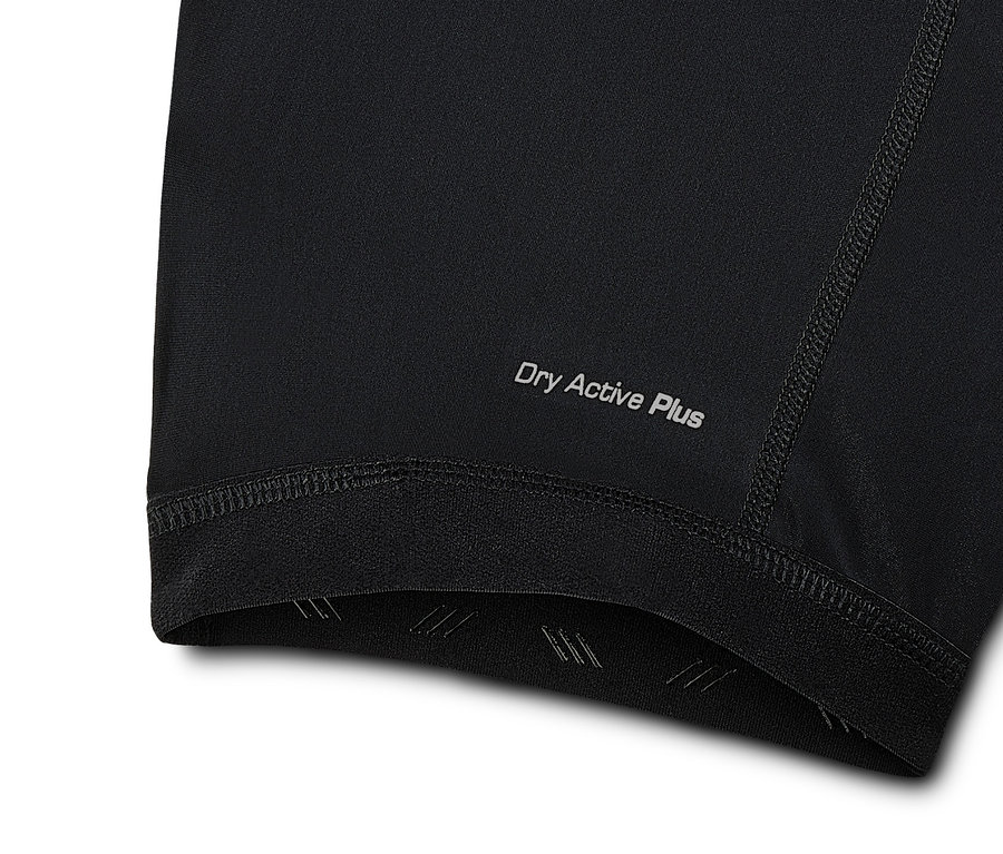 Detailaufnahme einer schwarzen Fahrrad-Trägerhose.