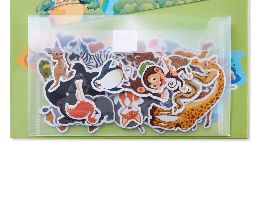 Aufkleber mit Tiermotiven in einem Magnet-Spielbuch.