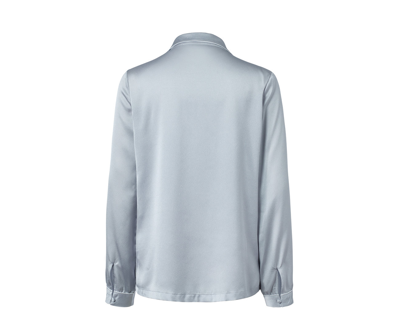 Detailansicht eines Satin-Pyjamas.