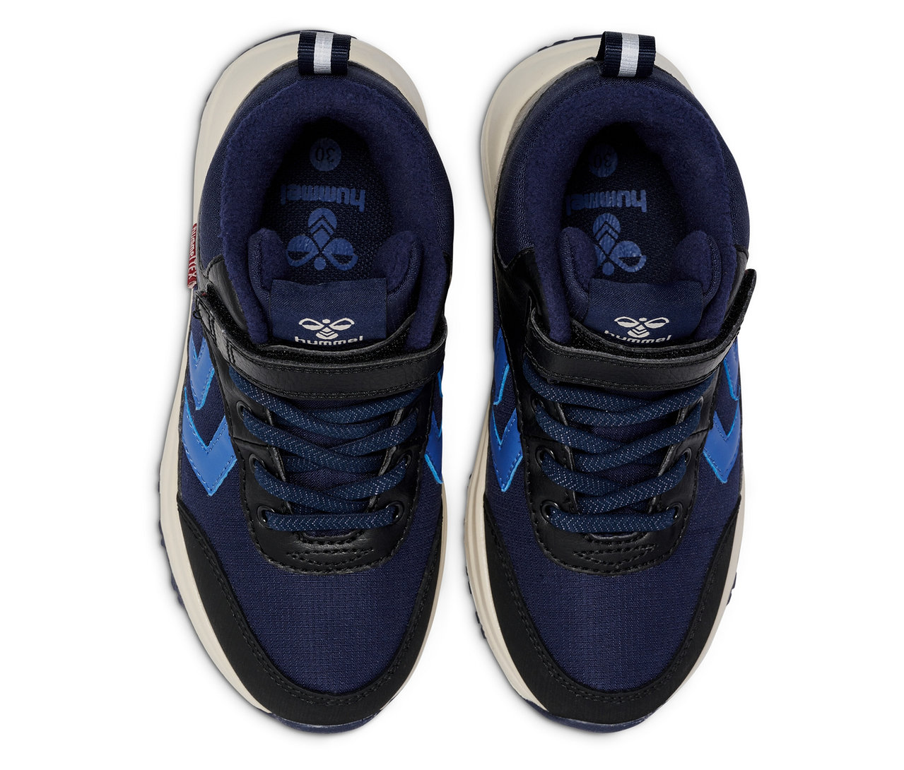 Zwei blaue Hummel Root Tex Jr. Schuhe stehen nebeneinander.