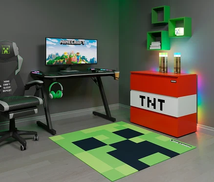 Gaming-Zimmer mit schwarzem Tisch, Minecraft-Motivstuhl, TNT-Truhe und grünem Creeper Teppich »Creeper« von roba.