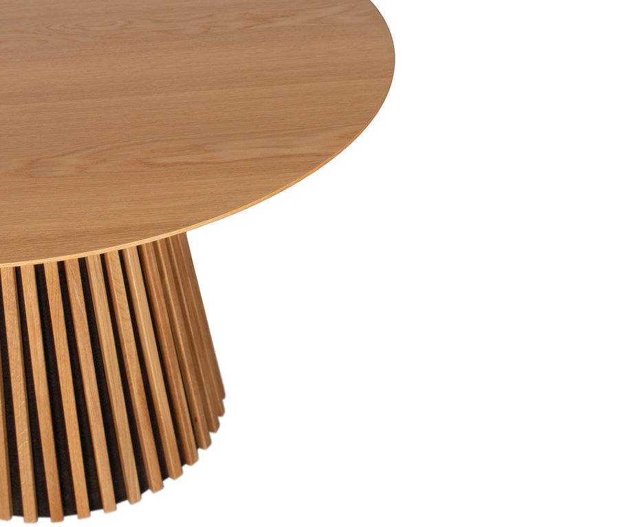 Detailansicht des runden deVries Esstisches »Oria« aus Natureiche, 120 cm Durchmesser.