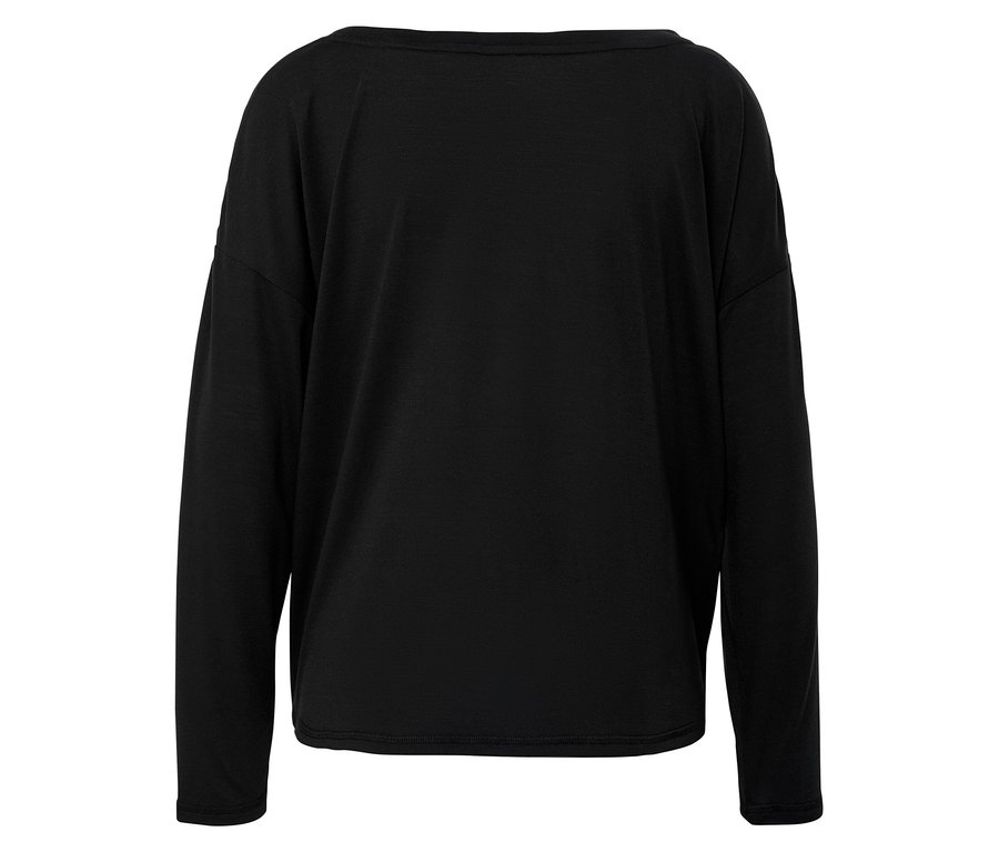 Schwarzes Langarmshirt.