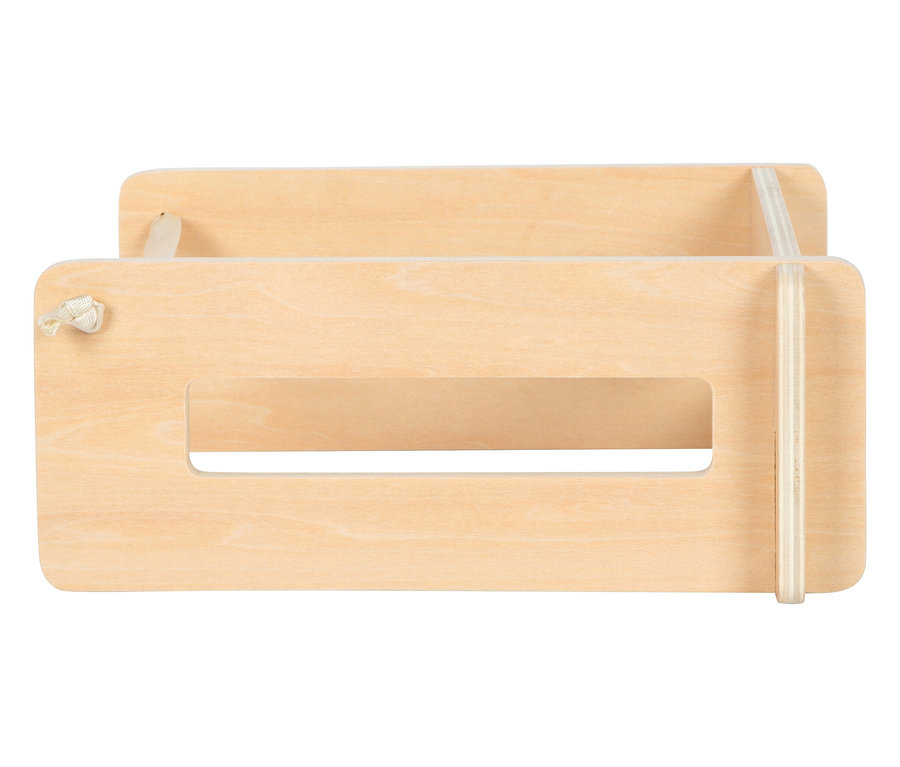 Nahaufnahme des small foot Spiel-Set Pferd mit Stall, bestehend aus hellem Holz mit rechteckigem Ausschnitt und einem angebrachten Seil.