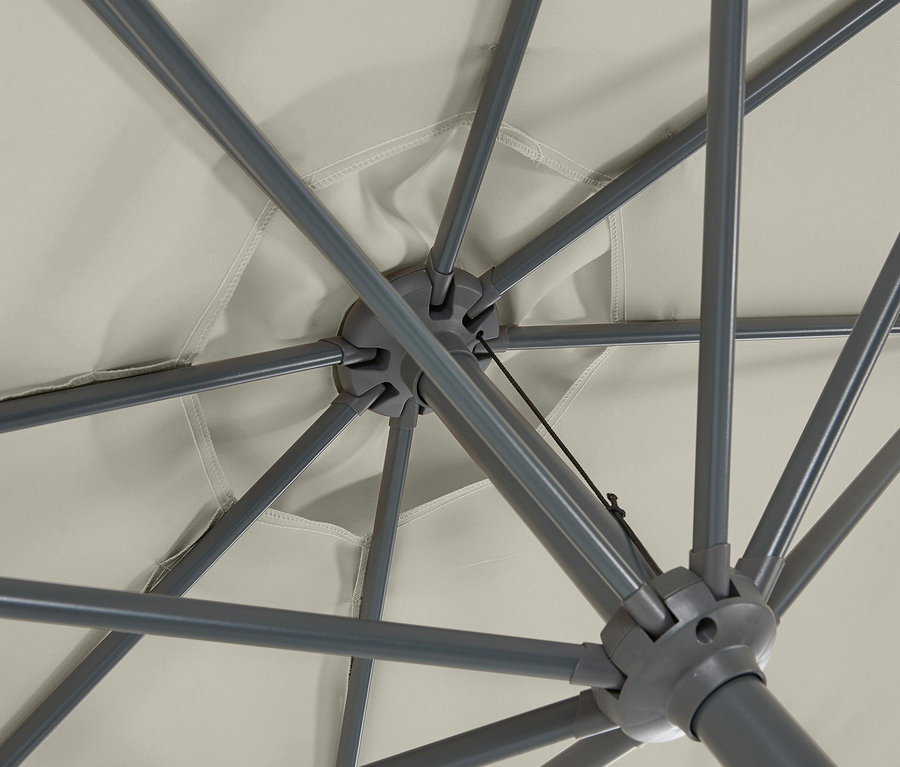 Ansicht von unten auf einen grauen Leco Sonnenschirm, Ø 300 cm, inkl. Abdeckhaube.