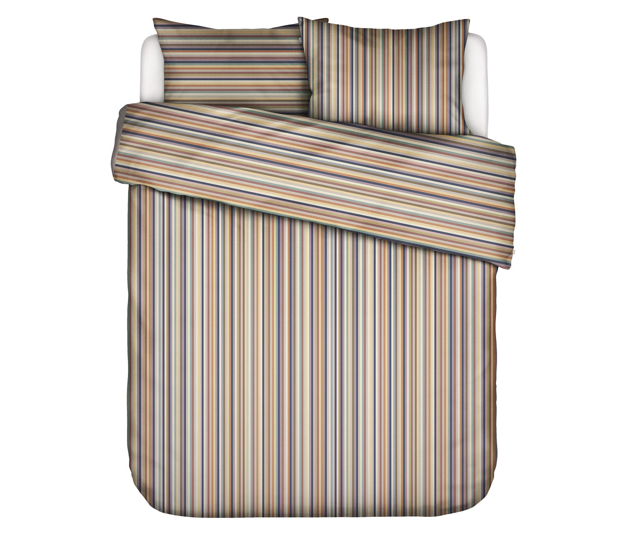 Bettwäsche-Set mit Streifenmuster in Beige, Braun und Blau auf einem Bett.