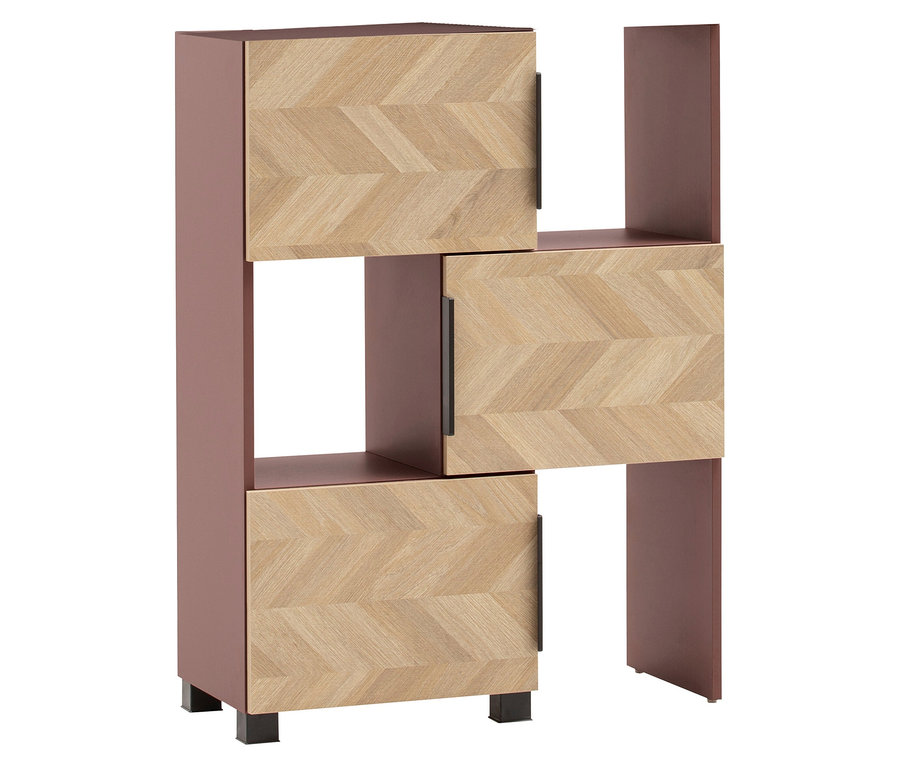 Nahaufnahme eines Schildmeyer Schieberegals in Mauve mit drei Fächern, von denen jedes eine Holztür mit Fischgrätenmuster hat.