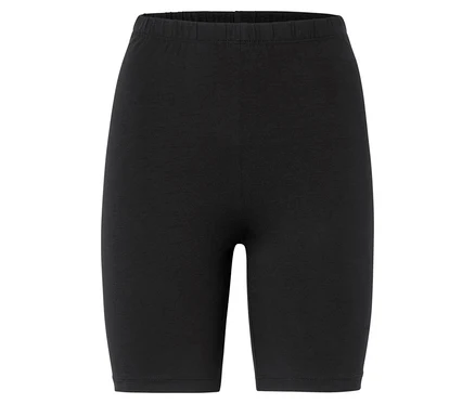 Schwarze Radlerhose vor neutralem Hintergrund.