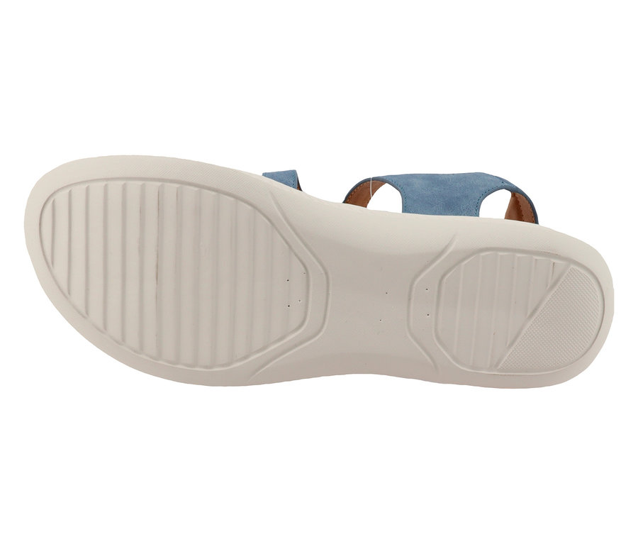 Sohle einer blauen Sandale mit Riemchen.