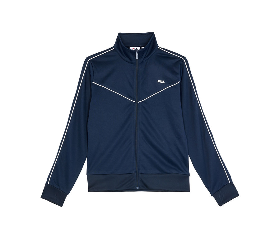 Dunkelblaue Trainingsjacke mit Stehkragen, durchgehendem Reißverschluss, weißen Streifen an den Ärmeln, einem weißen Chevron-Muster auf der Brust und einem Fila-Logo auf der linken Brust.