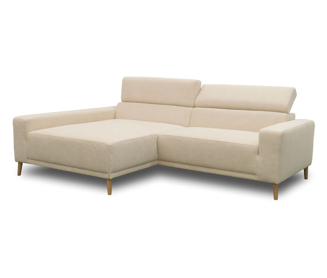 Cremefarbenes DOMO Ecksofa »Malmö« mit Longchair links, verstellbaren Kopfstützen und Holzfüßen.