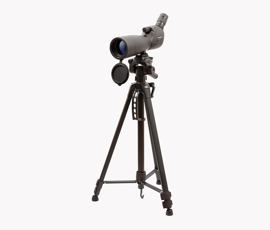 Schwarzes Maginon-Spektiv »SP 20-60X60« auf einem Stativ.
