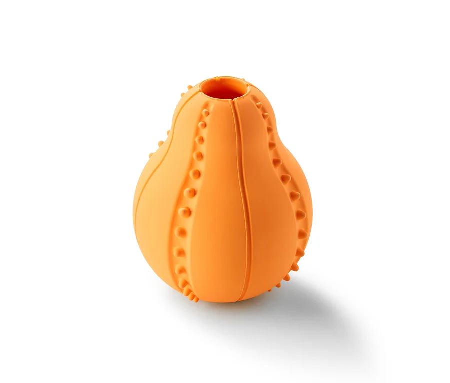 Orangefarbenes Hunde-Snackspielzeug.