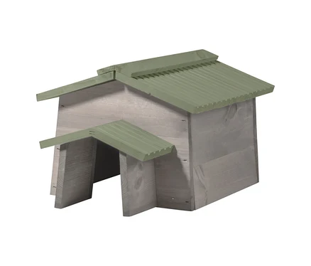 Hölzernes Tierhaus mit hellem Holzkorpus und zwei grünen, gerippten Dächern, eines über dem Hauptgebäude und eines über einem niedrigeren Eingang.