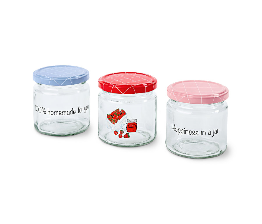 Drei Gläser mit Schraubverschluss, jedes mit einem anderen Deckeldesign.