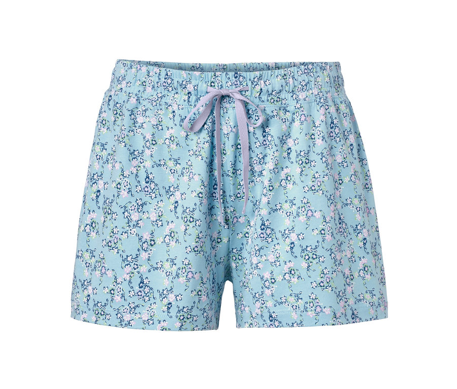 Eine hellblaue Shorty-Pyjama mit Blumenmuster und lila Schleife.