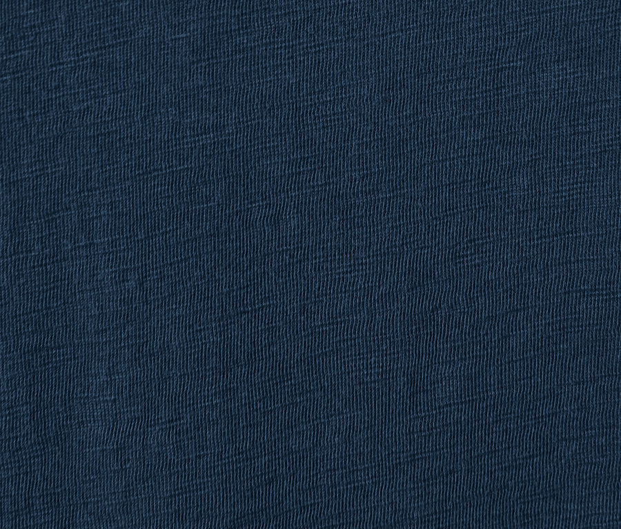 Detailaufnahme eines Jerseykleids mit Volant.