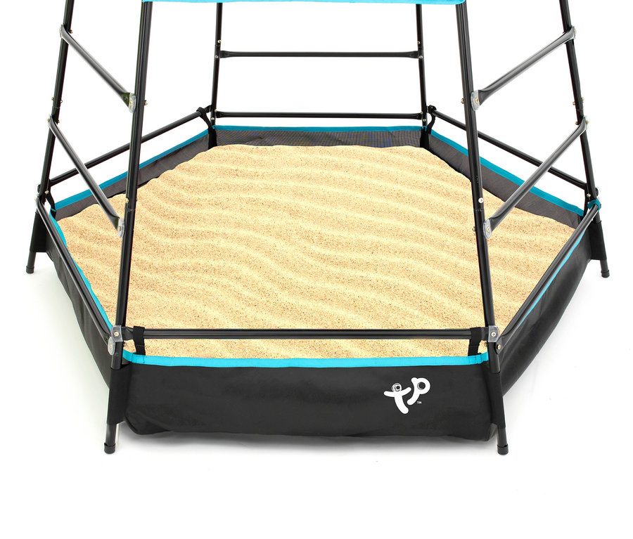 Detailansicht Kletterturm »Explorer« mit Zelt, gefüllt mit Sand.