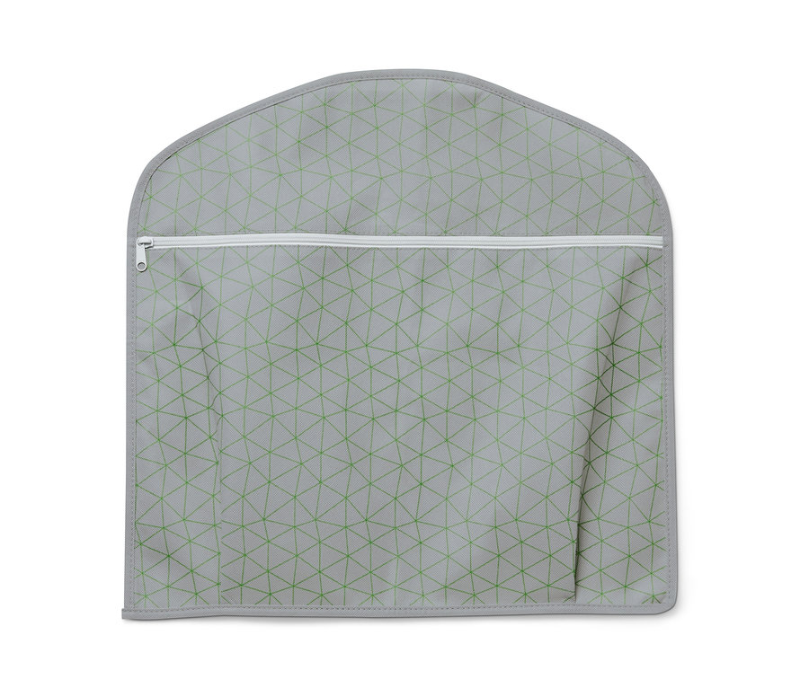 Ein grauer Schrankorganizer mit geometrischem Muster und Reißverschluss.