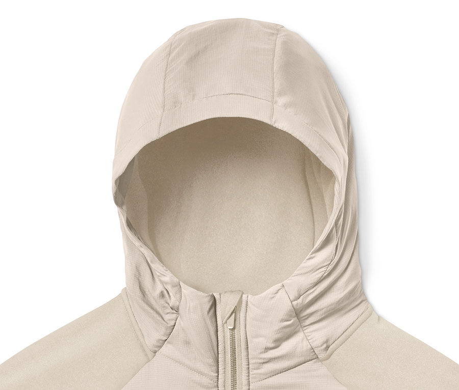 Detailansicht einer offwhitefarbenen Thermojacke mit Kapuze.
