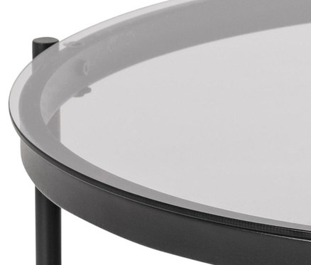 Detailansicht eines runden Glas-Couchtisches mit schwarzem Rahmen.