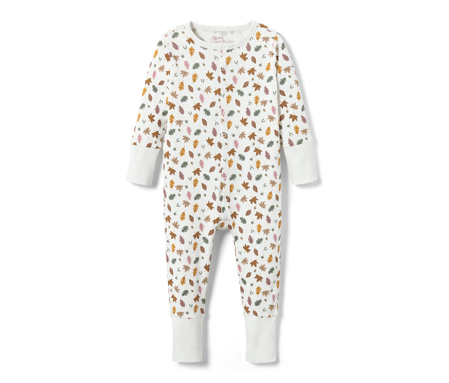 Ein Ganzkörper-Pyjama der 3 Pyjamas mit Blättern und Hufeisen auf weißem Hintergrund.