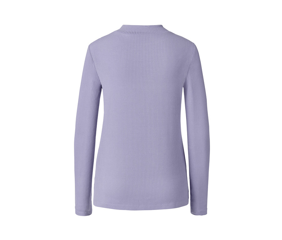 Detailansicht geripptes, fliederfarbenes Langarmshirt.
