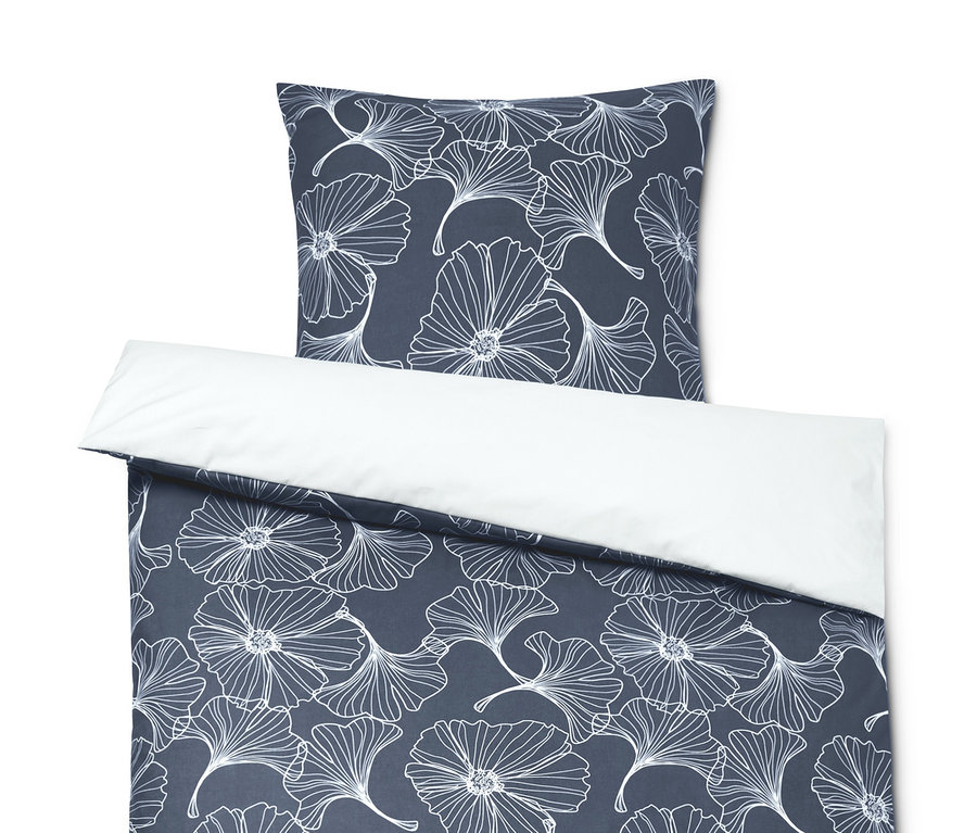 Ein Set Renforcé-Bettwäsche mit Blumenmuster.