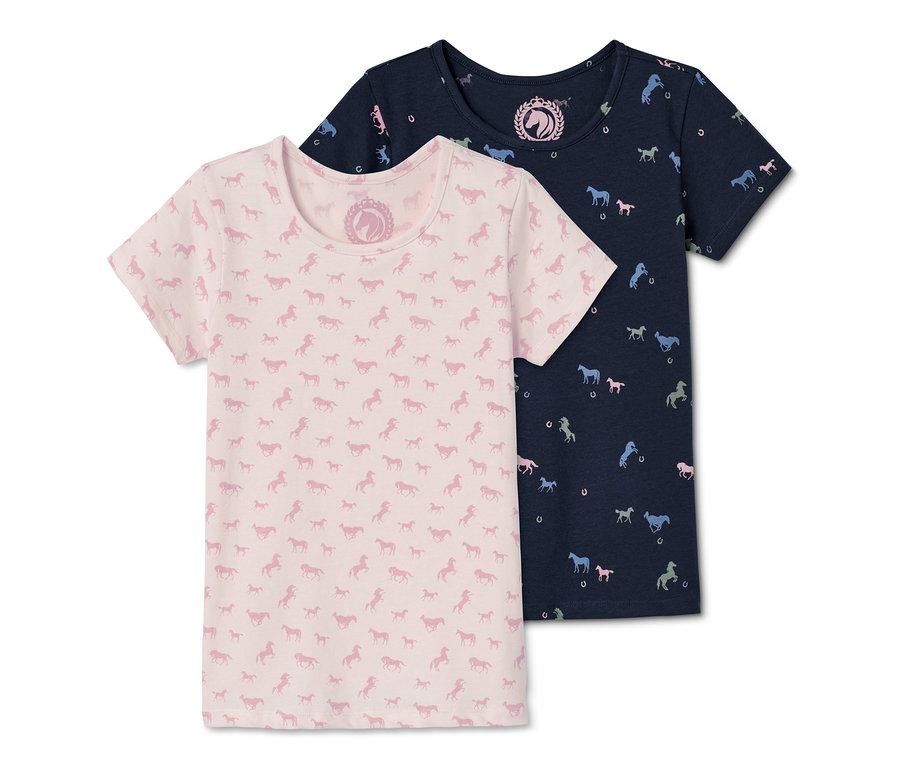 Zwei Shirts aus Bio-Baumwolle mit Pferde-Print: ein rosa und ein dunkelblaues.