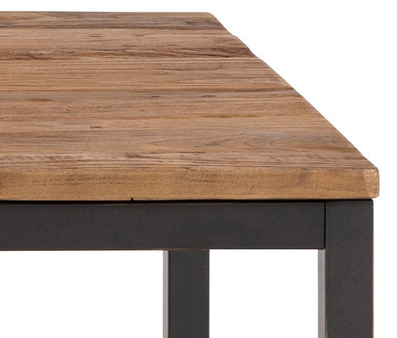 Detail einer Ecke des Actona Esstisches »Vintage« mit Holzplatte und dunkelgrauen Beinen.