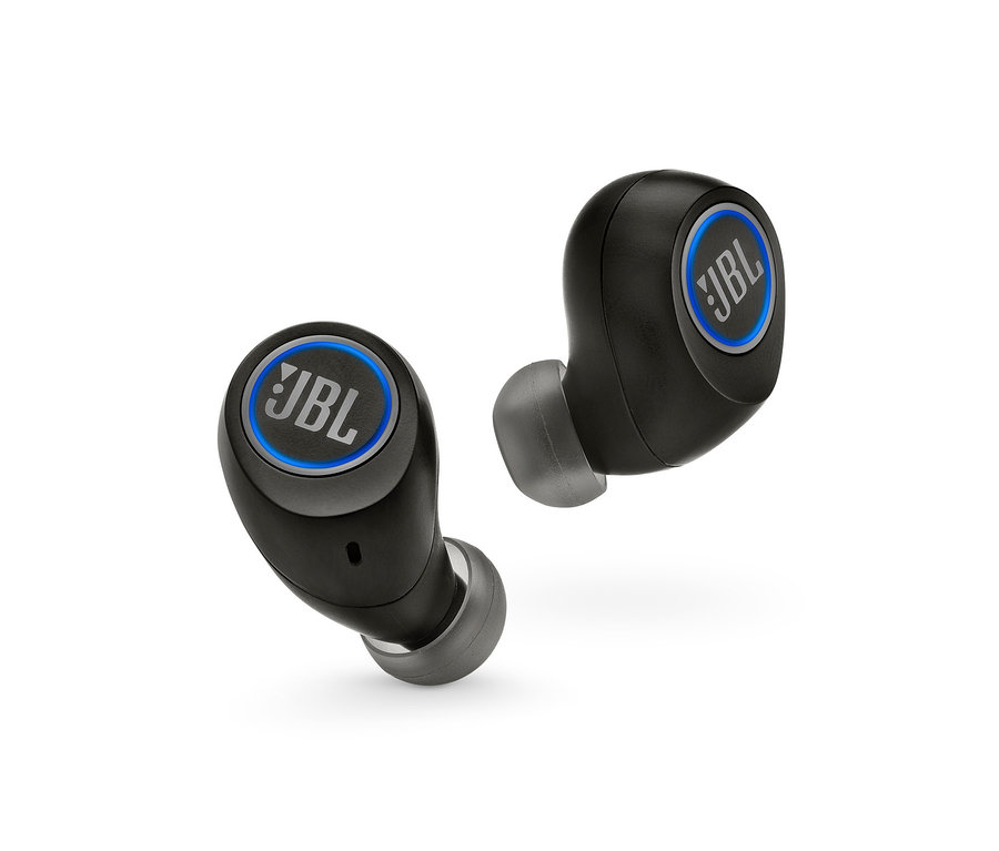 Zwei schwarze kabellose In-Ear-Kopfhörer JBL Free X mit grauen Ohrstöpseln.