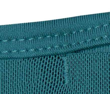 Schlüssel in der Tasche einer grünen Bodyforming-Sporttight.