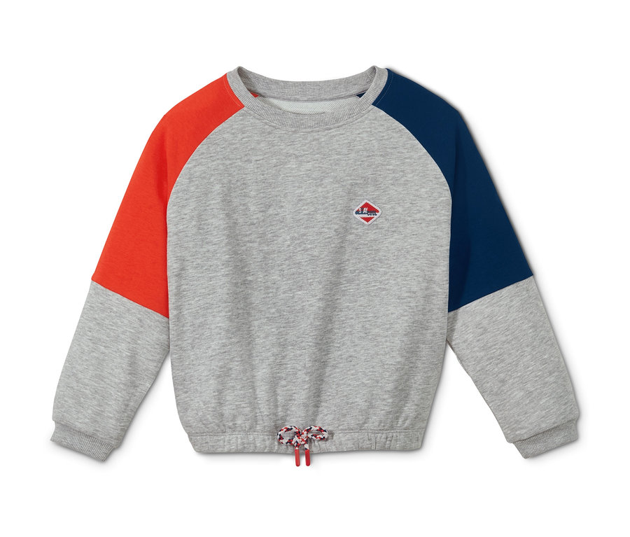 Graues Sweatshirt mit roten und blauen Ärmeln.
