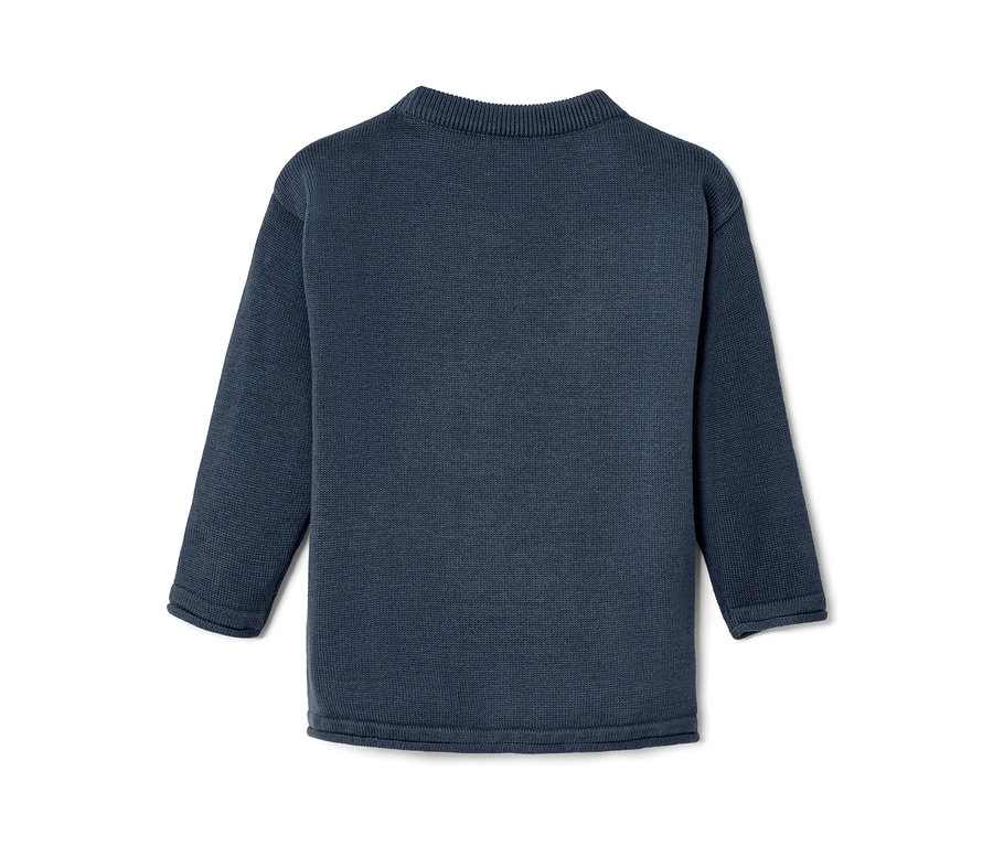 Detailansicht eines dunkelblauen Kinder-Strickpullovers mit langen Ärmeln.