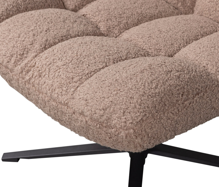 Detailaufnahme des taupefarbenen Woood Drehsessels »Teddy« mit schwarzem Fuß.