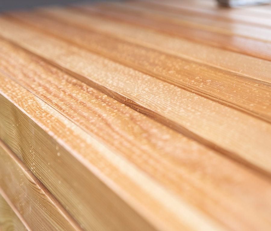 Detailaufnahme einer Wings for Living Sitzbank »San Francisco Twin« aus Holz.
