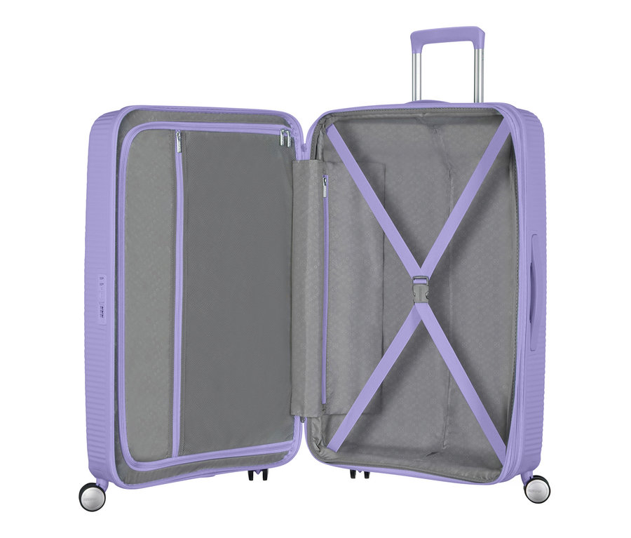 Geöffneter, lavendelfarbener American Tourister Hartschalen-Koffer »Soundbox« Spinner.
